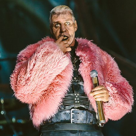 File:TillPinkCoat.png