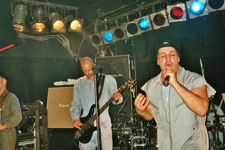 File:12.10.2004band.jpg