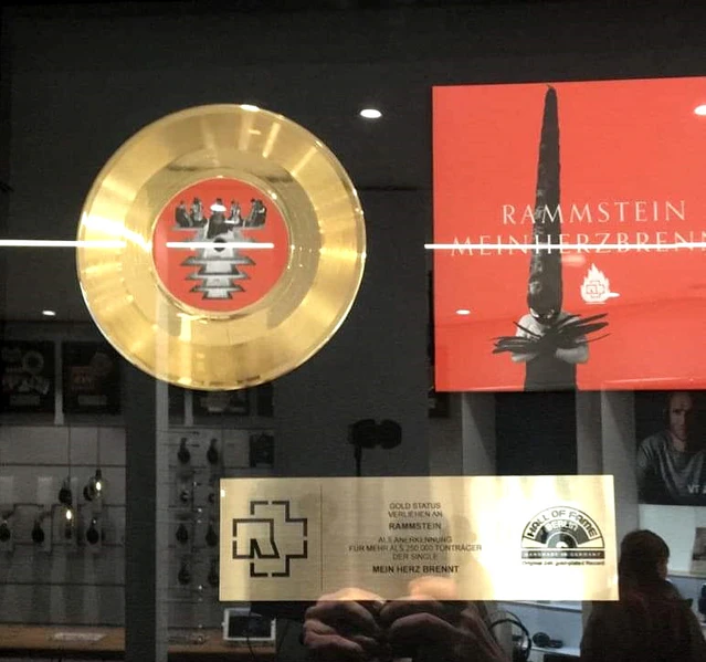 File:Mhb award.jpg