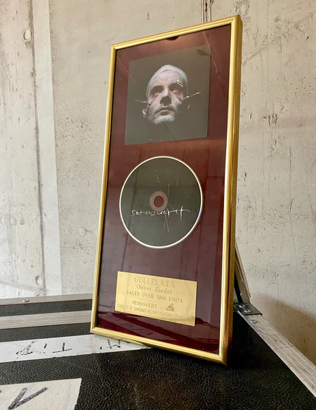 File:OLIVER Sehnsucht Gold Iceland.jpg