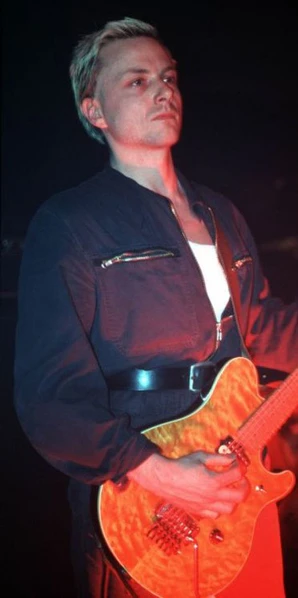 File:PaulOverallsDarkBlue.jpg