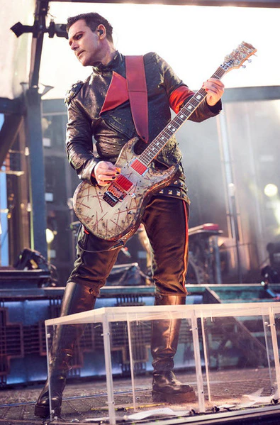 File:richard-stadium-tour-outfit-stage2.jpeg