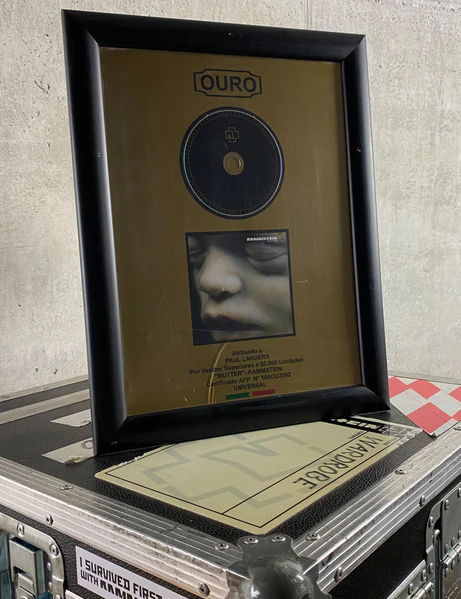 File:OLIVER Mutter Gold Portugal.jpg