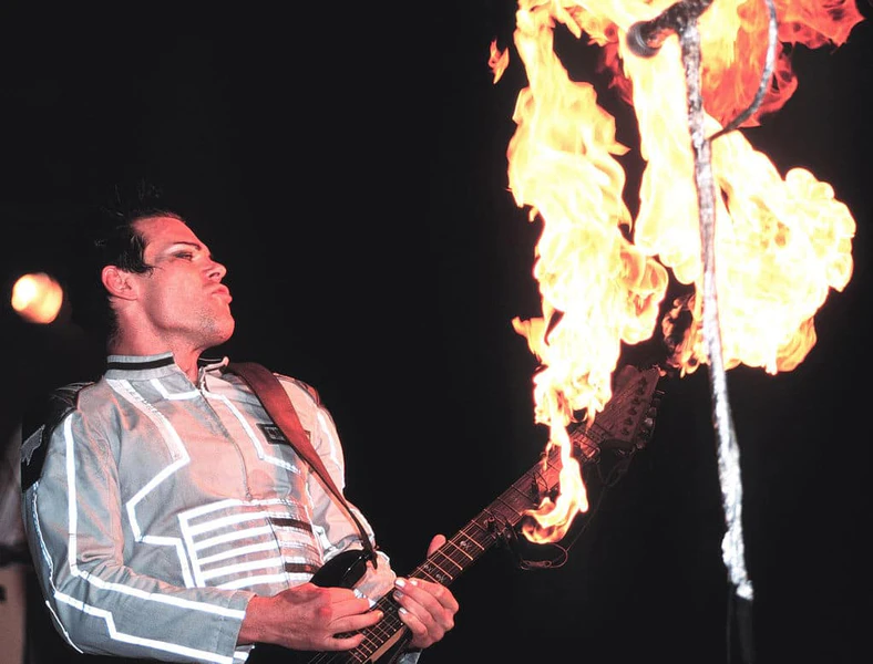 File:Richardpledgeguitar.jpg