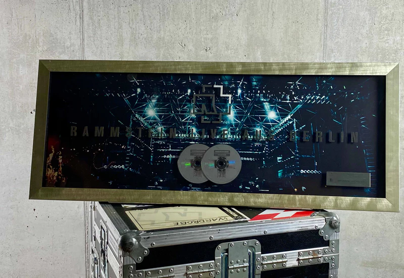 File:Oliver-LAB-DoublePlatninum-Germany.jpg
