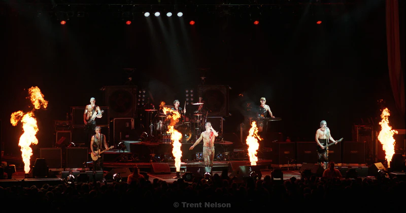 File:Stagestagestage.jpg