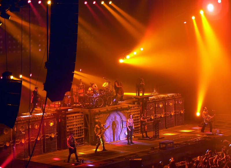 File:11.02.2005band.jpg