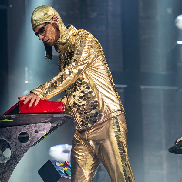 File:FlakeGoldSuit.png
